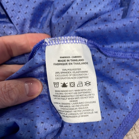 Lot of 5 womens workout tanks Nike Under Armour size Medium - Picture 4 of 5